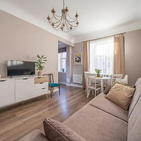 Апартаменти Stylish Latvian Classic 1-bedroom Near Center, Parks & Public Transport Links Рига