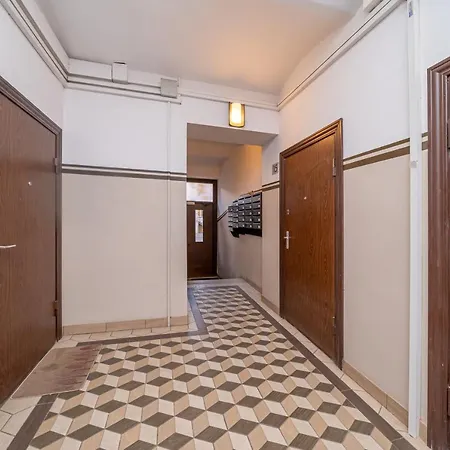 Stylish Latvian Classic 1-bedroom Near Center, Parks & Public Transport Links * Рига