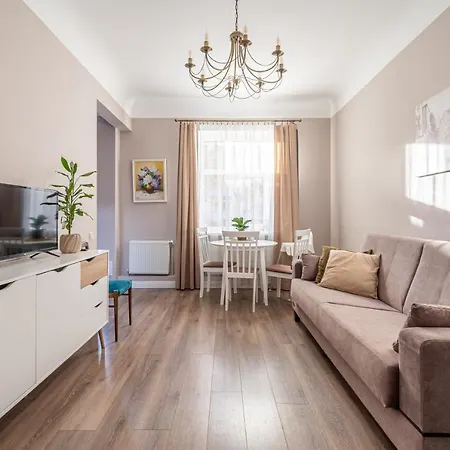 Apartment Stylish Latvian Classic 1-bedroom Near Center, Parks & Public Transport Links Riga
