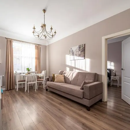 Apartment Stylish Latvian Classic 1-bedroom Near Center, Parks & Public Transport Links Riga