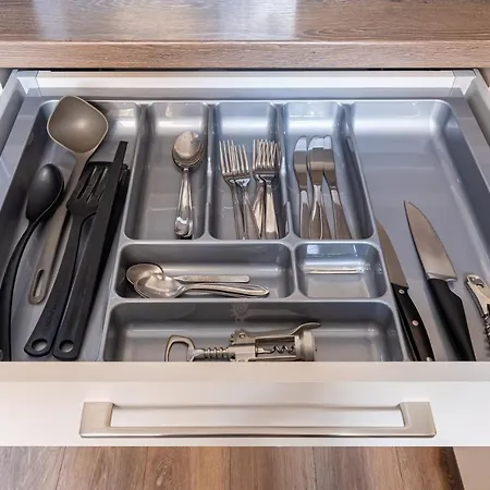 Stylish Latvian Classic 1-bedroom Near Center, Parks & Public Transport Links Apartmán Riga