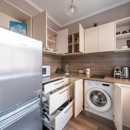 Stylish Latvian Classic 1-bedroom Near Center, Parks & Public Transport Links *