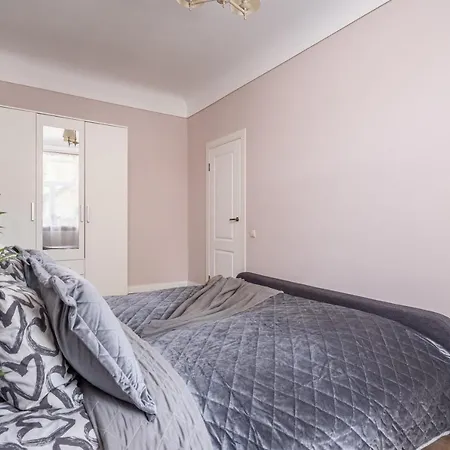 Apartment Stylish Latvian Classic 1-bedroom Near Center, Parks & Public Transport Links