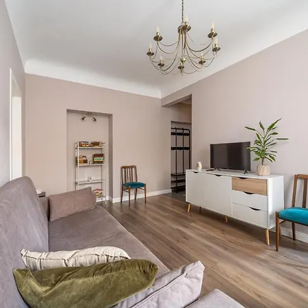 Stylish Latvian Classic 1-bedroom Near Center, Parks & Public Transport Links Apartment