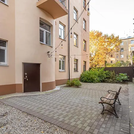 Stylish Latvian Classic 1-bedroom Near Center, Parks & Public Transport Links Apartment Riga