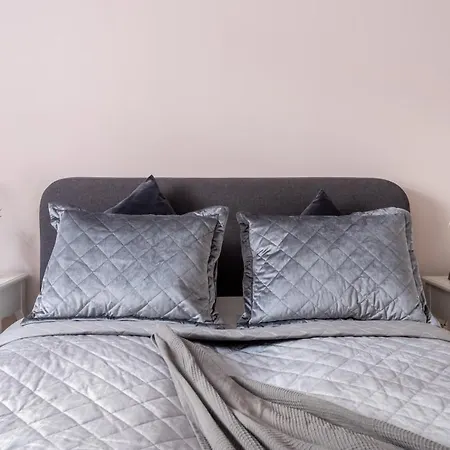 Stylish Latvian Classic 1-bedroom Near Center, Parks & Public Transport Links * Riga