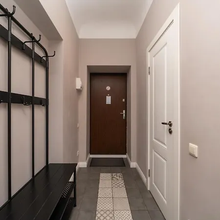 Apartment Stylish Latvian Classic 1-bedroom Near Center, Parks & Public Transport Links