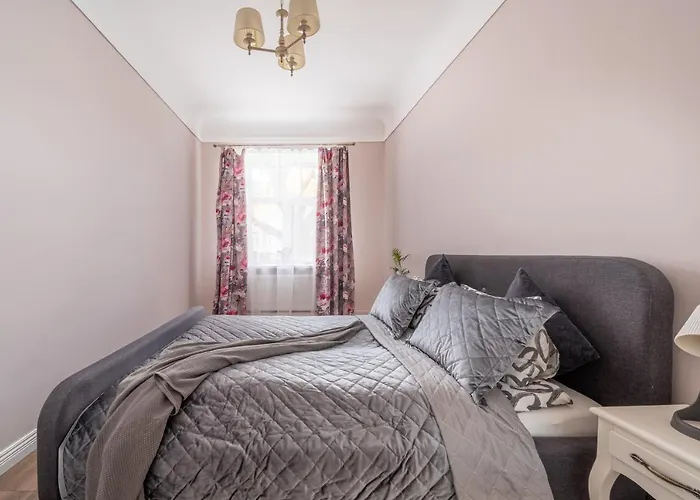 Apartment Stylish Latvian Classic 1-bedroom Near Center, Parks & Public Transport Links