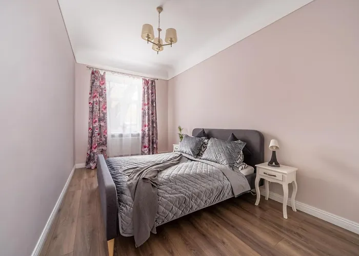Apartment Stylish Latvian Classic 1-bedroom Near Center, Parks & Public Transport Links