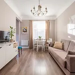 Apartment Stylish Latvian Classic 1-bedroom Near Center, Parks & Public Transport Links Riga