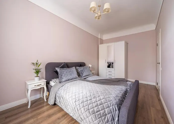 Stylish Latvian Classic 1-bedroom Near Center, Parks & Public Transport Links Апартаменты