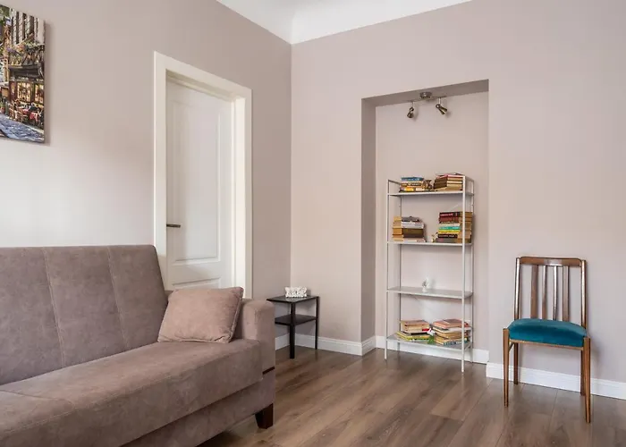 Stylish Latvian Classic 1-bedroom Near Center, Parks & Public Transport Links Апартаменты *