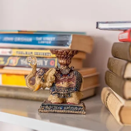 Apartman Stylish Latvian Classic 1-bedroom Near Center, Parks & Public Transport Links *