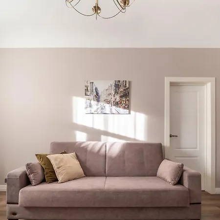 Stylish Latvian Classic 1-bedroom Near Center, Parks & Public Transport Links * 里加
